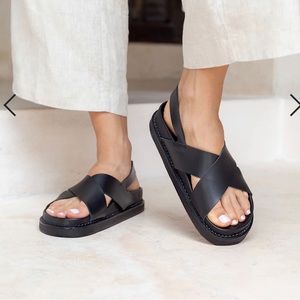 NWOB Liberte Chunky Black Leather Strappy Sandals 9